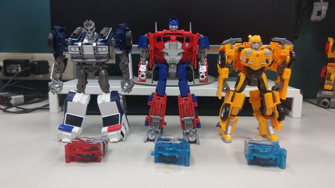 Bumblebee The Movie Energon Igniters   In Hand Images Of Optimus Prime Bumblebee And Barricade  (43 of 59)